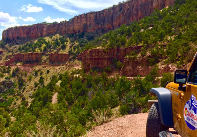 side view of jeep and mountain formations at cripple creek Colorado Jeep Tours